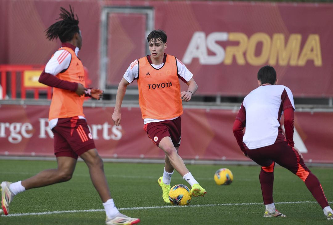 Roma, ripresa degli allenamenti a Trigoria dopo il Porto – FOTO GALLERY - immagine 18