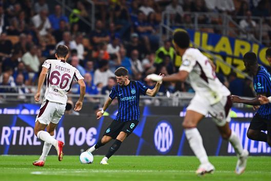 MILANO, ITALIA - 25 AGOSTO: Petar Sucic durante la partita Inter-Torino allo stadio Giuseppe Meazza il 25 agosto 2025 a Milano, Italia. (Foto di Mattia Ozbot - Inter/Inter tramite Getty Images) Inter Torino
