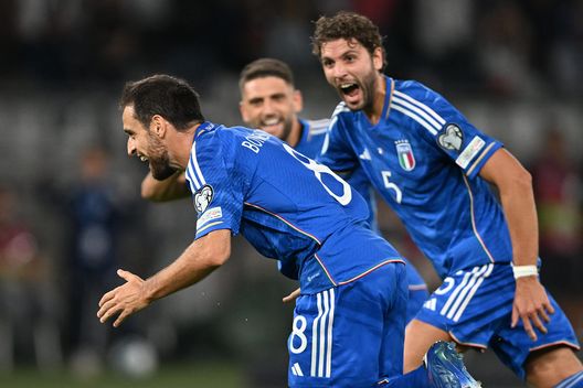 BARI, ITALY - OCTOBER 14: Giacomo Bonaventura of Italy celebrates after scoring his side first goal during the UEFA EURO 2024 European qualifier match between Italy and Malta at Stadio San Nicola on October 14, 2023 in Bari, Italy. (Photo by Francesco Pecoraro/Getty Images)