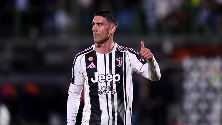 scambio-milan-juve-calciomercato-dusan-vlahovic-theo-hernandez-atletico-madrid-al-hilal-standby-fabrizio-romano-matteo-moretto-nicolo-schira-gianluca-di-marzio-retroscena-indiscrezione-trattativa-news