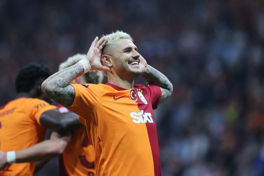 ISTANBUL, TURKEY - MAY 05: Mauro Icardi of Galatasaray celebrates after scoring his team's second goal during the Turkish Super League match between Galatasaray and Sivasspor at Rams Park Stadium on May 5, 2024 in Istanbul, Turkey. (Photo by Ahmad Mora/Getty Images) Icardi preoccupa il Galatasaray, ha perso 6kg e non ha appetito- immagine 2