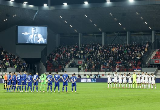 BELGRADO, SERBIA - 11 OTTOBRE: I giocatori di entrambe le squadre osservano un minuto di silenzio in memoria di Dejan Milovanovic prima della partita di qualificazione alla Coppa del Mondo FIFA 2026 tra Serbia e Albania, l'11 ottobre 2025 a Belgrado, Serbia. (Foto di Srdjan Stevanovic/Getty Images) Serbia-Albania, Rey Manaj rischia una seria squalifica per l’esultanza- immagine 2