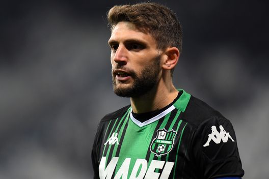 REGGIO NELL'EMILIA, ITALY - JANUARY 18: Domenico Berardi of US Sassuolo looks on during the Serie A match between US Sassuolo and Torino FC at Mapei Stadium - Città del Tricolore on January 18, 2020 in Reggio nell'Emilia, Italy (Photo by Alessandro Sabattini/Getty Images)