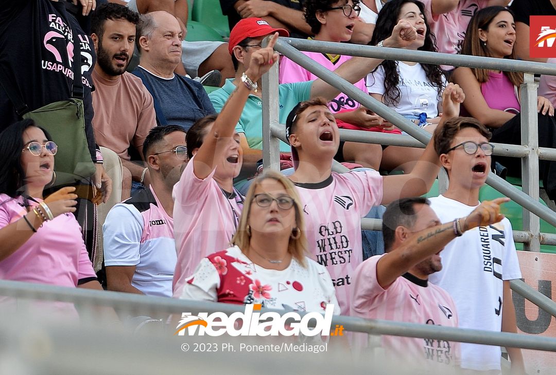 FOTOTIFO Palermo-Feralpisalò 3-0, gli scatti ai tifosi al “Renzo Barbera” (GALLERY) - immagine 96