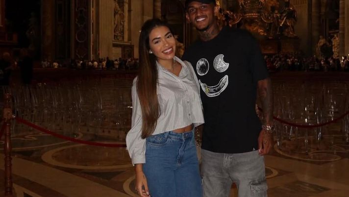 Wesley a spasso per Roma con la moglie: visita in Vaticano prima del ritorno in campo Wesley a spasso per Roma con la moglie: visita in Vaticano prima del ritorno in campo - immagine 1