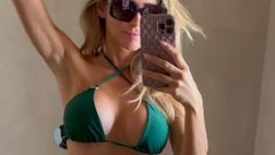 Michela Persico infiamma tutti col bikini verde (VIDEO)