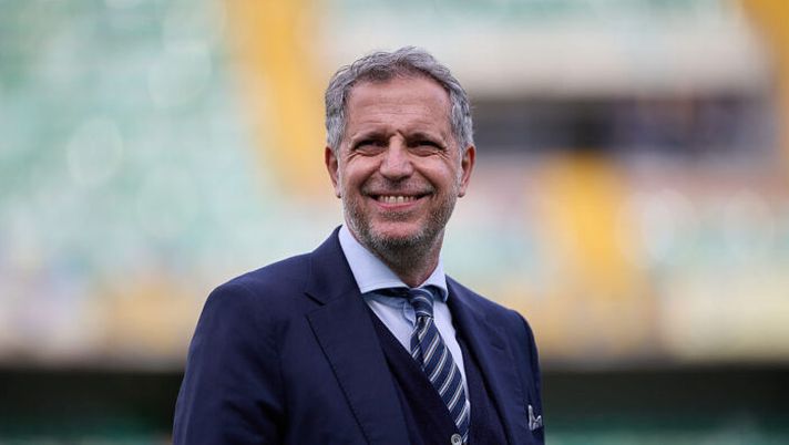 VERONA, ITALY - APRIL 04: Fabio Paratici of Fiorentina looks on prior to the Serie A match between Hellas Verona FC and ACF Fiorentina at Stadio Marcantonio Bentegodi on April 04, 2026 in Verona, Italy. (Photo by Emmanuele Ciancaglini/Getty Images) Paratici: “Col Milan era fatta! Qui c’è un centrocampista da Barcellona, per Kean spero ma la clausola…” - immagine 1