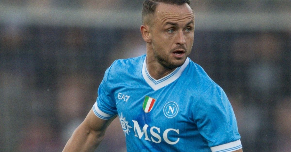 Clamoroso a Napoli, agente Lobotka: “Se Conte resta Stanislav potrebbe andare via a giugno. È felice, ma…”