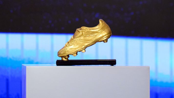 MADRID, SPAGNA - 31 OTTOBRE: Una vista dettagliata del Trofeo Scarpa d'Oro 2024-2025 allo Stadio Santiago Bernabeu il 31 ottobre 2025 a Madrid, Spagna. (Foto di Angel Martinez/Getty Images) miglior marcatore