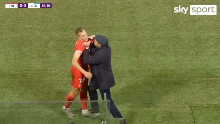 Triestina, lite in campo tra Krollis e Clotet: per entrambi 3 turni di squalifica Triestina, lite in campo tra Krollis e Clotet: per entrambi 3 turni di squalifica - immagine 1