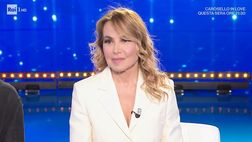 Ballando con le Stelle, infortunio alla spalla per Barbara D’Urso: lei pubblica il referto