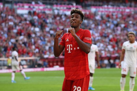 Kingsley Coman del FC Bayern Monaco festeggia il 31 agosto 2019 a Monaco di Baviera, Germania. (Foto di Alexander Hassenstein/Bongarts/Getty Images) PSG-Bayern Monaco, what if: e se la finale del 2020 fosse andata in modo diverso?- immagine 2