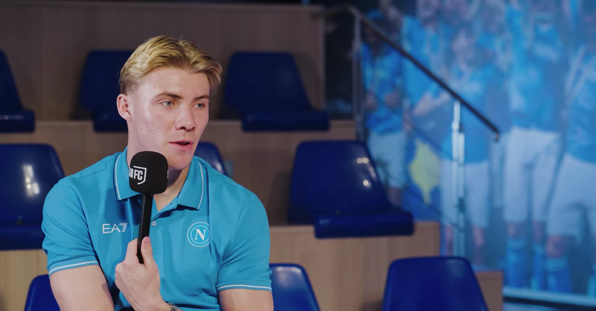 Hojlund: "Sono felice a Napoli. Escluso dallo United, volevo venire solo qui"