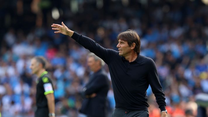 NAPLES, ITALY - OCTOBER 26: Antonio Conte head coach of Napoli during the Serie A match between Napoli and Lecce at Stadio Diego Armando Maradona on October 26, 2024 in Naples, Italy. (Photo by Francesco Pecoraro/Getty Images) milan napoli