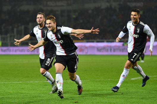TURIN, ITALY - NOVEMBER 02: Matthijs de Ligt (C) of Juventus celebrates after scored the opening goal during the Serie A match between Torino FC and Juventus at Stadio Olimpico di Torino on November 2, 2019 in Turin, Italy. (Photo by Valerio Pennicino/Getty Images)