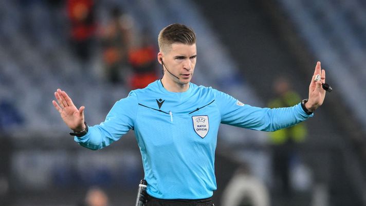 ROME, ITALY - MAY 02: The referee Francois Letexier during the UEFA Europa League 2023/24 Semi-Final first leg match between AS Roma and Bayer 04 Leverkusen at Stadio Olimpico on May 02, 2024 in Rome, Italy. (Photo by Fabio Rossi/AS Roma via Getty Images) (Photo by Fabio Rossi/AS Roma via Getty Images) Fluminense Chelsea Letexier