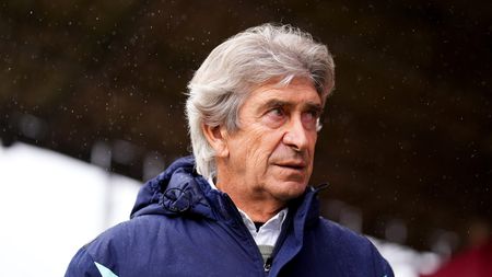 GIRONA, SPAIN - MARCH 31: Manuel Pellegrini, Head Coach of Real Betis, looks on prior to the LaLiga EA Sports match between Girona FC and Real Betis at Montilivi Stadium on March 31, 2024 in Girona, Spain. (Photo by Alex Caparros/Getty Images) (Photo by Alex Caparros/Getty Images)