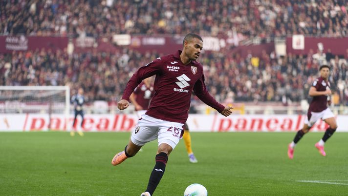 TURIN, ITALY - NOVEMBER 2: Cyril Ngonge of Torino FC in action during the Serie A match between Torino FC and Pisa SC at Stadio Olimpico Grande Torino on November 2, 2025 in Turin, Italy. (Photo by Stefano Guidi - Torino FC/Torino FC 1906 via Getty Images) Torino, il ruolo di Ngonge nell’attacco a due: una risorsa o vittima sacrificale? - immagine 1