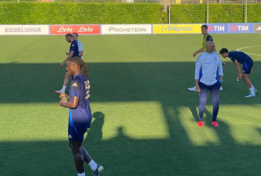 GALLERY VN – Kean e Ranieri in azzurro: tra autografi e colloqui con Spalletti - immagine 11