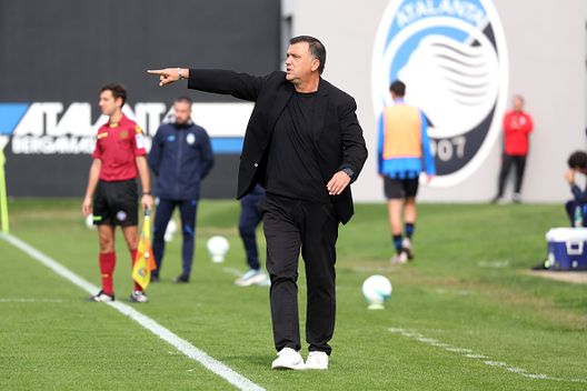 BERGAMO, ITALY - OCTOBER 19: Head coach of AC Milan U20 Giovanni Renna (Photo by Maurizio Lagana-AC Milan/AC Milan via Getty Images) Primavera, Milan con tanti talenti 2008: ma la differenza d'età non si vede...