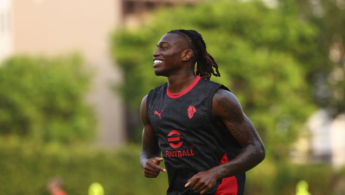 milan-leao-singapore-tournée-amichevoli-pre-season-tour-intervista-dichiarazioni-rai-sky-sport