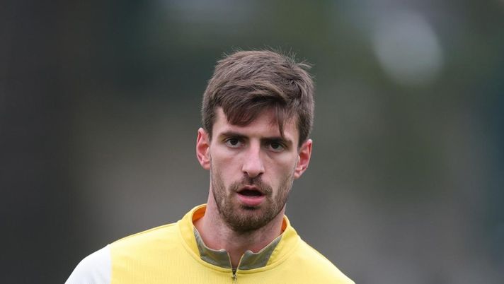 Matteo Gabbia (difensore AC Milan), qui durante una seduta di allenamento a Milanello | Milan News (Getty Images) Milan, la carica di Gabbia: 'Crediamo di potere vincere tutte le partite'. Il 'peso' di Maignan e Allegri