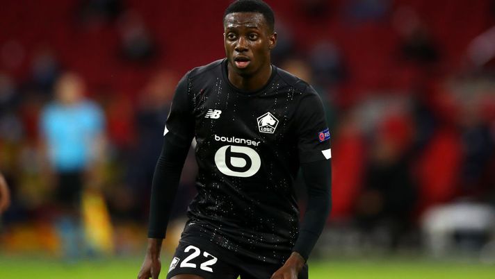AMSTERDAM, NETHERLANDS - FEBRUARY 25: Timothy Weah of Lille in action during the UEFA Europa League Round of 32 match between AFC Ajax and Lille OSC at Johan Cruyff Arena on February 25, 2021 in Amsterdam, Netherlands. Sporting stadiums around Netherlands remain under strict restrictions due to the Coronavirus Pandemic as Government social distancing laws prohibit fans inside venues resulting in games being played behind closed doors. (Photo by Dean Mouhtaropoulos/Getty Images) Juve, il ct degli USA consiglia: “Weah? Io lo vedo bene in questo ruolo” - immagine 1