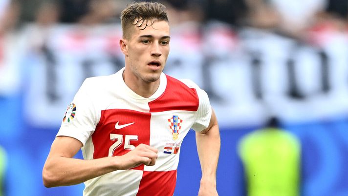 Roma, occhi su Sucic. De Rossi fino al 2027 - immagine 1