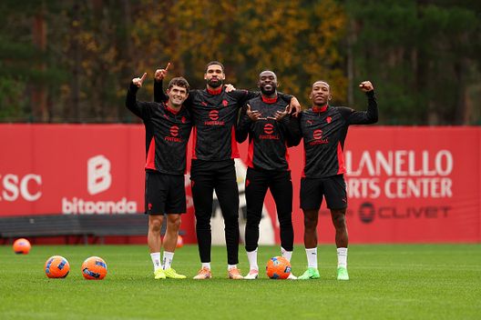 Christian Pulisic, Ruben Loftus-Cheek, Fikayo Tomori e Pervis Estupinan vittoriosi a calcio-tennis (Photo by Giuseppe Cottini/AC Milan via Getty Images) Leao, Tomori e gli altri Nazionali oggi a Milanello: tutte le foto