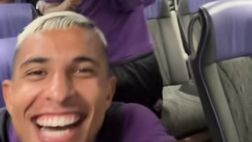 VIDEO – La festa viola sul bus. Nico e Dodò guidano le celebrazioni