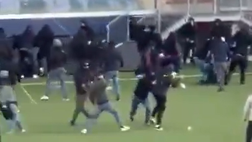 L’Aquila-Sambenedettese, guerriglia a fine partita in campo tra le due tifoserie