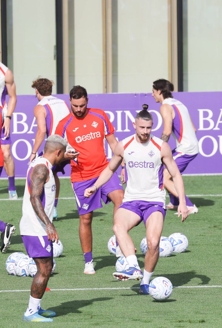 GERMOGLI PH: 13 LUGLIO 2026 BAGNO A RIPOLI VIOLA PARK PRIMO ALLENAMENTO DELLA FIORENTINA CON L' ALLENATORE GROSSO GALLERY – Le immagini del primo giorno di ritiro della Fiorentina di Grosso - immagine 6