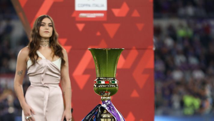 ROME, ITALY - MAY 24: The singer Gaia and the cup prior to the Coppa Italia Final match between ACF Fiorentina and FC Internazionale at Stadio Olimpico on May 24, 2023 in Rome, Italy. (Photo by Francesco Scaccianoce - Inter/Inter via Getty Images) Sanremo 2025, i big in concorso: Gaia con “Chiamo io chiami tu” - immagine 1