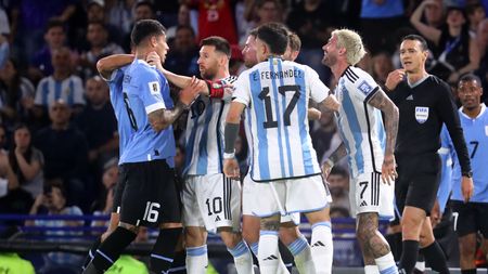 BUENOS AIRES, ARGENTINA - NOVEMBER 16: Mathias Olivera of Uruguay argues with Lionel Messi of Argentina during a FIFA World Cup 2026 Qualifier match between Argentina and Uruguay at Estadio Alberto J. Armando on November 16, 2023 in Buenos Aires, Argentina. (Photo by Marcos Brindicci/Getty Images) Uruguay Argentina