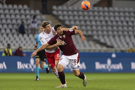 TURIN, ITALY - DECEMBER 13: Giovanni Simeone of Torino FC in action during the Serie A match between Torino FC and US Cremonese at Stadio Olimpico Grande Torino on December 13, 2025 in Turin, Italy. (Photo by Stefano Guidi - Torino FC/Torino FC 1906 via Getty Images)