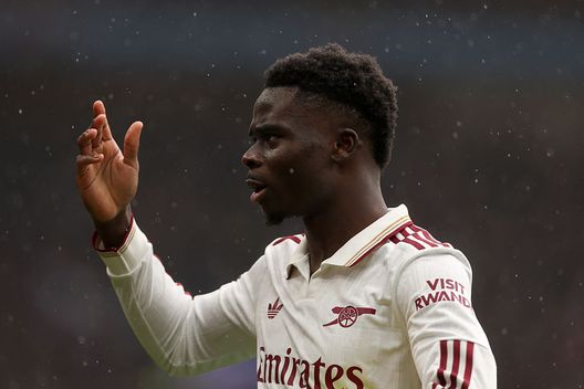 Birmingham, Inghilterra - 6 dicembre 2025: Bukayo Saka durante la partita contro l'Aston Villa. (Foto di Alex Pantling/Getty Images) Premier League, Arsenal primo ma nessun calciatore tra i migliori marcatori del campionato- immagine 2