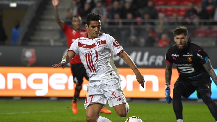 Lille's Portuguese midfielder Rony Lopes (C) controls the ball during the French L1 football match Rennes against Lille on April 15, 2017 at the Roazhon park stadium in Rennes, western France. / AFP PHOTO / DAMIEN MEYER (Photo credit should read DAMIEN MEYER/AFP/Getty Images) Calciomercato, dal Portogallo: “Rony Lopes non è un’ipotesi per il Torino” - immagine 1