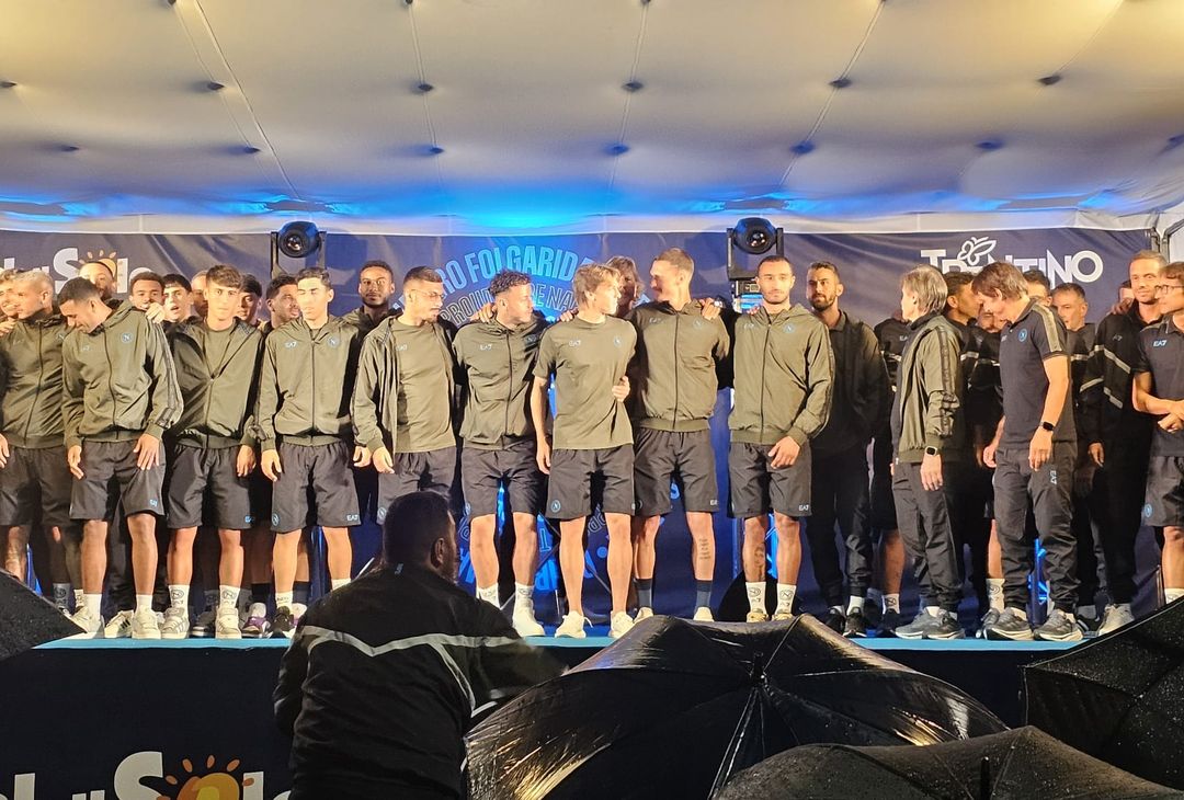 GALLERY Presentazione squadra, il pubblico accoglie i propri beniamini dal palco- immagine 1