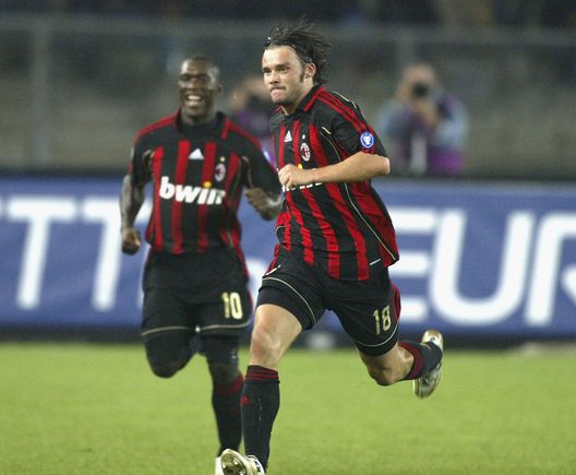 VERONA, ITALIA - 25 OTTOBRE: Marek Jankulovski del Milan festeggia un gol durante la partita di Serie A tra Chievo Verona e AC Milan il 25 ottobre 2006 a Verona, Italia. (Foto di New Press/Getty Images) ESCLUSIVA – Jankulovski: “Senza Napoli non sarei mai arrivato al Milan. Maldini? Fondamentale nel club”- immagine 3