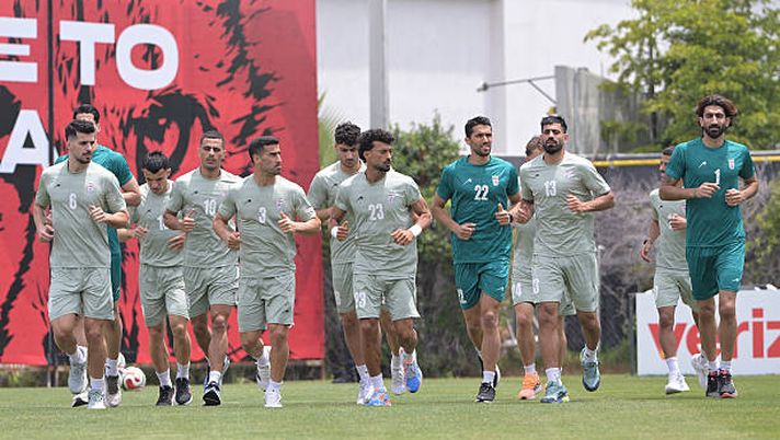 Iran's players take part in a training session during the 2026 World Cup football tournament at the Centro Xoloitzcuintle in Tijuana, Mexico on June 11, 2026. (Photo by Guillermo Arias / AFP via Getty Images) Mondiali, ritrovamento choc a Tijuana: indagini vicino al ritiro della nazionale iraniana - immagine 1