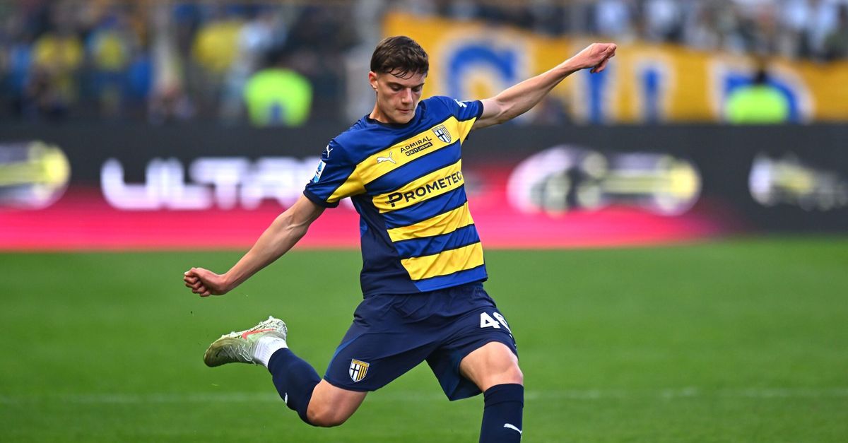 Parma, Cherubini: “Leoni? Vorremmo tenerlo. Attualmente non è sul mercato” Parma, Cherubini: “Leoni? Vorremmo tenerlo. Attualmente non è sul mercato”