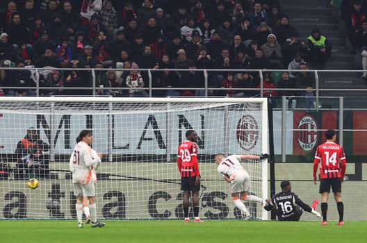 MILANO, ITALIA - 05 FEBBRAIO: Artem Dovbyk dell'AS Roma. (Foto di Marco Luzzani/Getty Images) ESCLUSIVA, Lima su Lazio-Roma: “Dovbyk non perdona, Konè può fare la differenza”- immagine 4