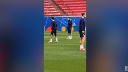 Europei, Mbappé gioca…con la maschera. Le immagini | VIDEO