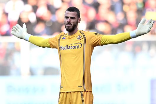 GENOA, ITALY - NOVEMBER 09: David De Gea of Fiorentina gestures during the Serie A match between Genoa CFC and ACF Fiorentina at Luigi Ferraris Stadium on November 09, 2025 in Genoa, Italy. (Photo by Image Photo Agency/Getty Images)