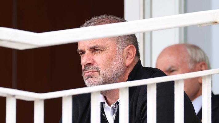 LONDON, ENGLAND - JUNE 30: Newly appointed Tottenham Hotspur Manager, Ange Postecoglou looks on during Day Three of the LV= Insurance Ashes 2nd Test match between England and Australia at Lord's Cricket Ground on June 30, 2023 in London, England. (Photo by Ryan Pierse/Getty Images) Tottenham, Postecoglou: “Kane? Parlerò con lui per capire la sua visione” - immagine 1