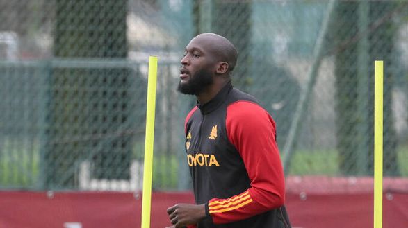 Roma, Pellegrini ok per il Bayer. De Rossi: “Spero di recuperare Lukaku e Smalling”- immagine 2