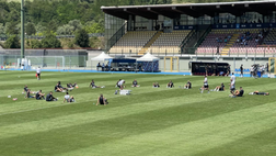 Azzurri stremati al termine del lavoro atletico: stretching finale – LA FOTOGALLERY