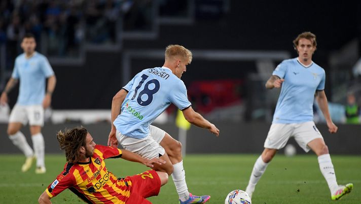 ROME, ITALY - MAY 25: Gustav Isaksen of SS Lazio competes for the ball with Antonino Gallo of Lecce during the Serie A match between Lazio and Lecce at Stadio Olimpico on May 25, 2025 in Rome, Italy. (Photo by Marco Rosi - SS Lazio/Getty Images) Isaksen