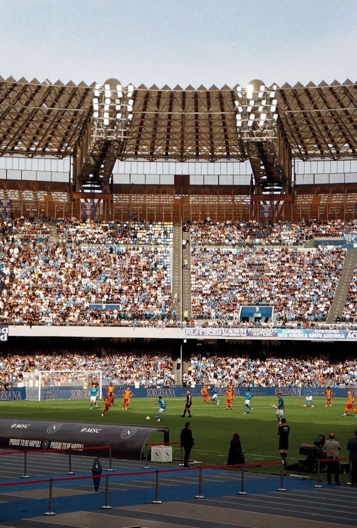 GALLERY Il Napoli come un bel film per i tifosi del Napoli: i suggestivi scatti - immagine 9