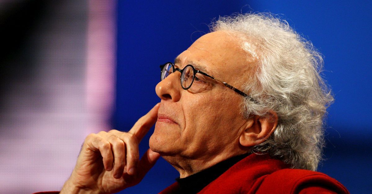 Mughini: “Non ho risparmi, devo vendere la mia collezione di libri. Amici? Evaporati”